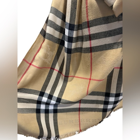 Burberry London wide check scarf - Picture 7 of 13